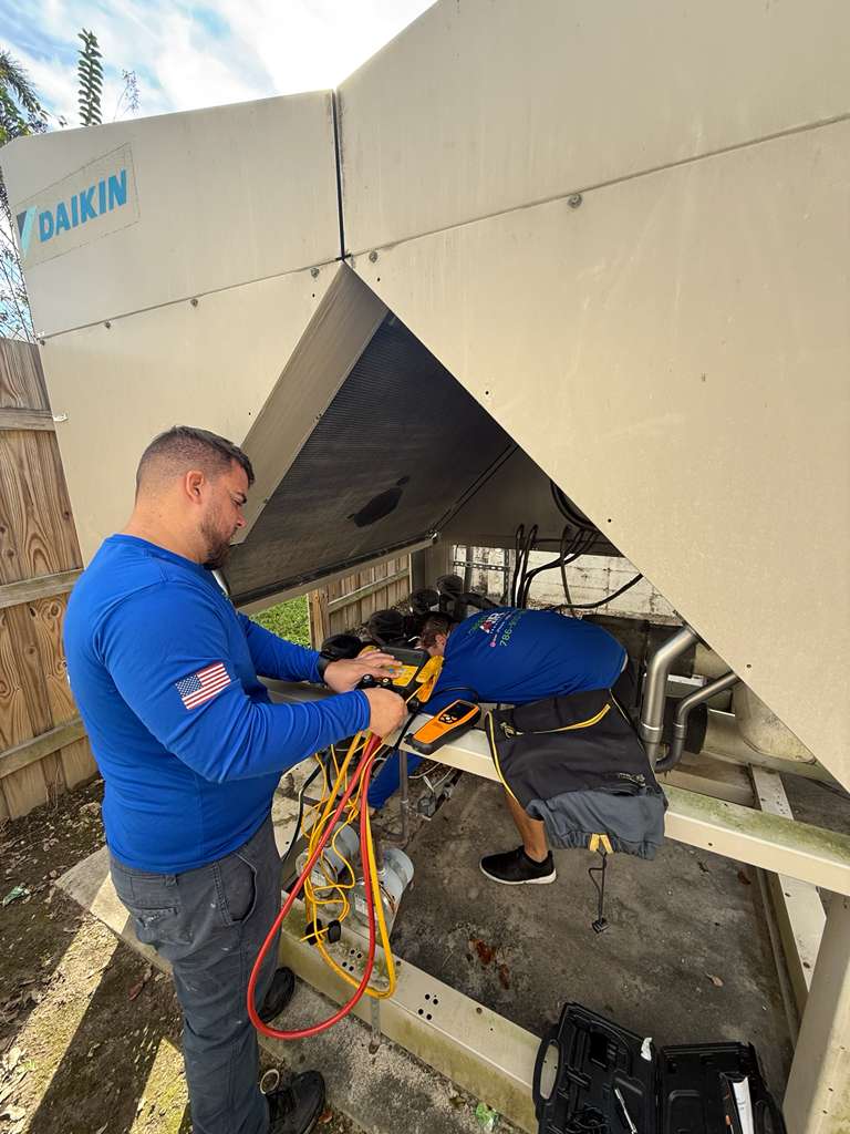 Daikin large-capacity service — Pinecrest, FL
